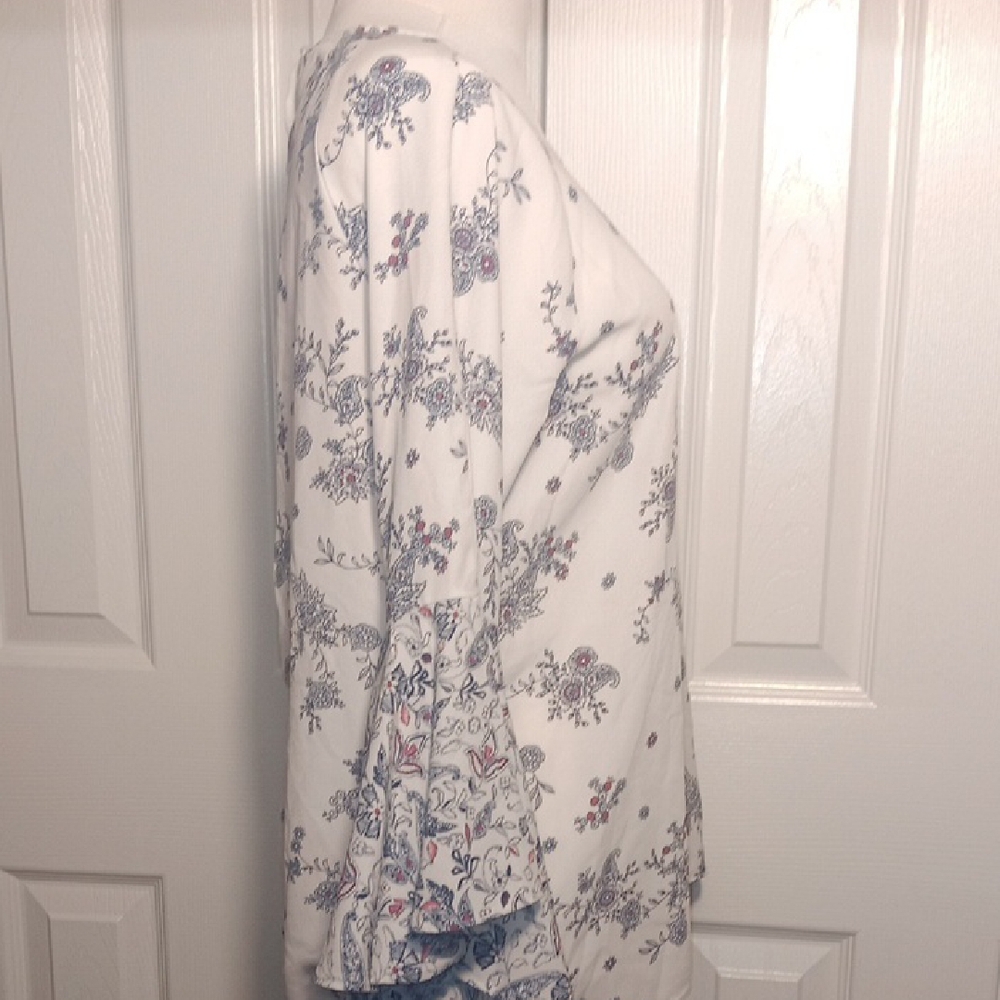 LC Lauren Conrad Floral Bell Sleeve Blouse - Picture 6 of 15